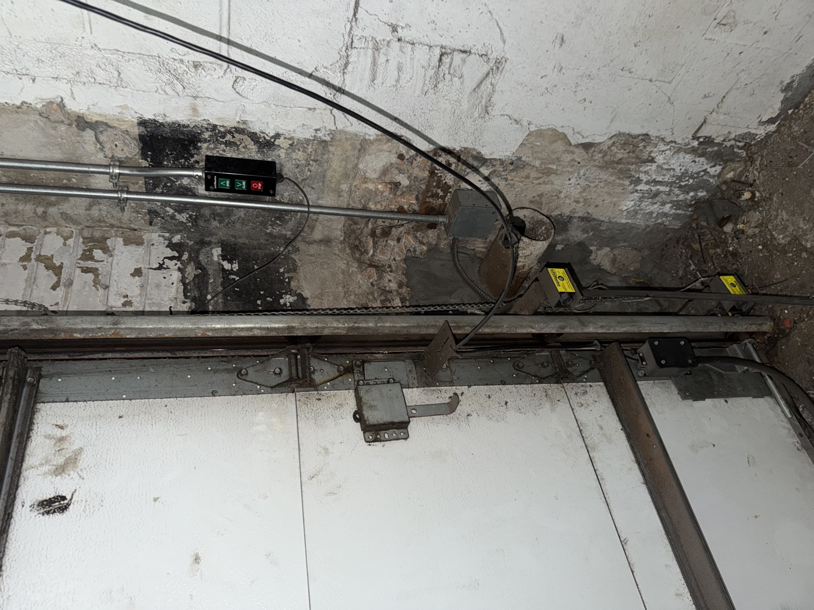 Garage Door - Tracks